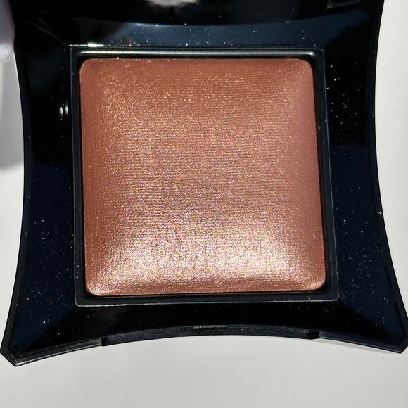 Illamasqua  Beyond Powder Highlighter Compact Dare GORGEOUS Pinky Nude Peach 7g - Picture 2 of 11